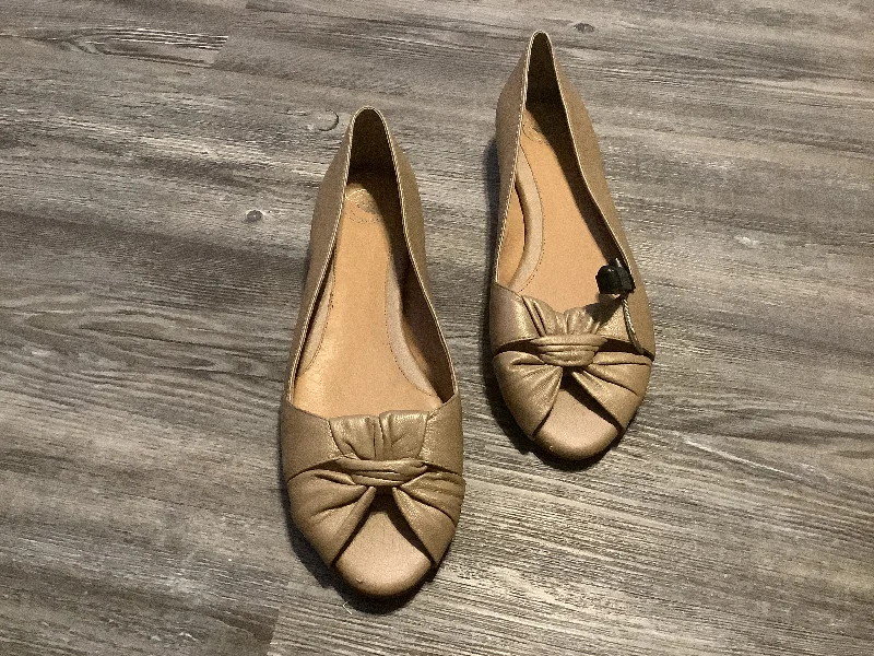 Gold Shoes Flats Clothes Mentor, Size 11